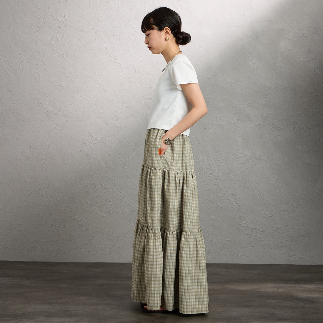 nenom [ネノム] ワンポイントロゴ刺繍 ミニTシャツ [NE26322002] 02 OFF &&モデル身長：150cm 着用サイズ：F&&