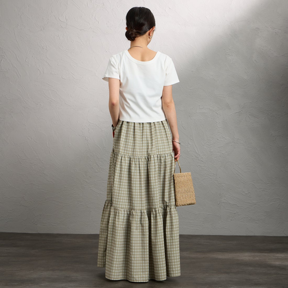 nenom [ネノム] ワンポイントロゴ刺繍 ミニTシャツ [NE26322002] 02 OFF &&モデル身長：150cm 着用サイズ：F&&