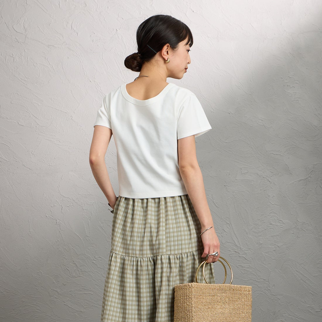 nenom [ネノム] ワンポイントロゴ刺繍 ミニTシャツ [NE26322002] 02 OFF &&モデル身長：150cm 着用サイズ：F&&