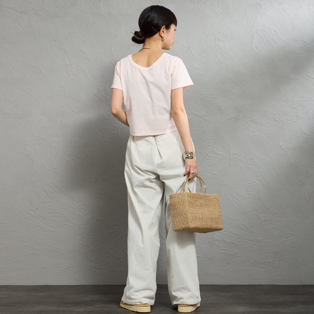 nenom [ネノム] ワンポイントロゴ刺繍 ミニTシャツ [NE26322002] 41 B.PINK &&モデル身長：150cm 着用サイズ：F&&