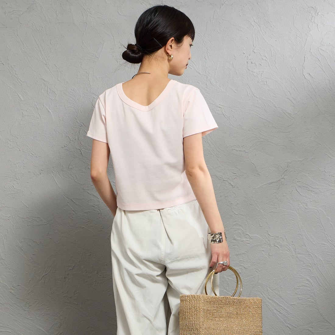 nenom [ネノム] ワンポイントロゴ刺繍 ミニTシャツ [NE26322002] 41 B.PINK &&モデル身長：150cm 着用サイズ：F&&