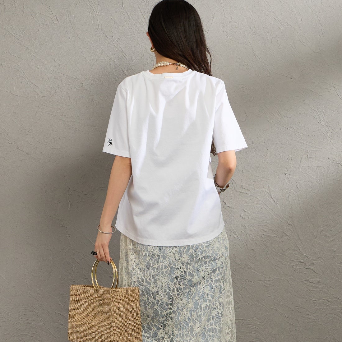 MICA&DEAL [マイカアンドディール] ワンポイント刺繍Tシャツ [0126109048] WHITE &&モデル身長：150cm 着用サイズ：F&&