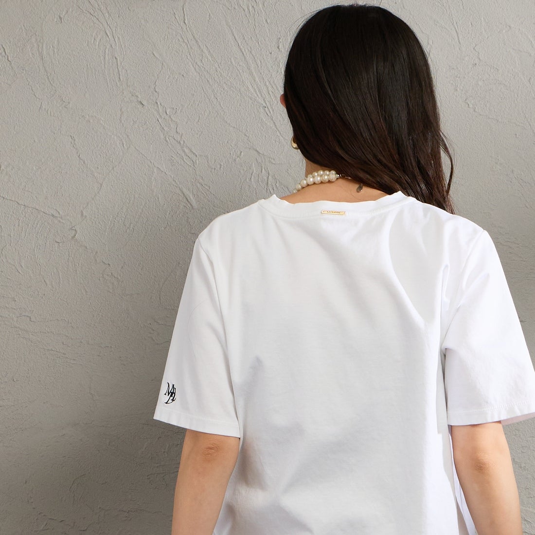 MICA&DEAL [マイカアンドディール] ワンポイント刺繍Tシャツ [0126109048] WHITE &&モデル身長：150cm 着用サイズ：F&&