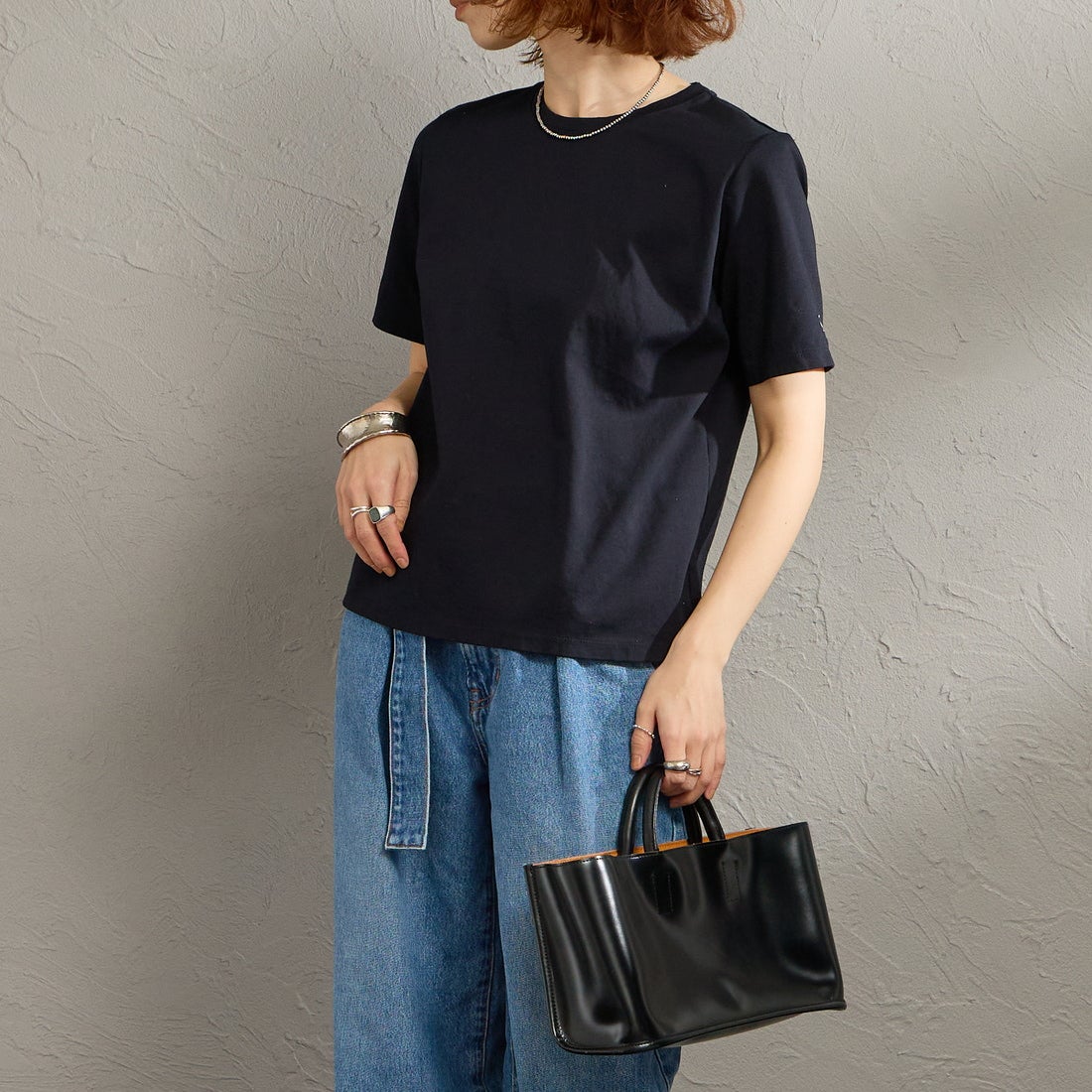 MICA&DEAL [マイカアンドディール] ワンポイント刺繍Tシャツ [0126109048] D/NAVY &&モデル身長：158cm 着用サイズ：F&&