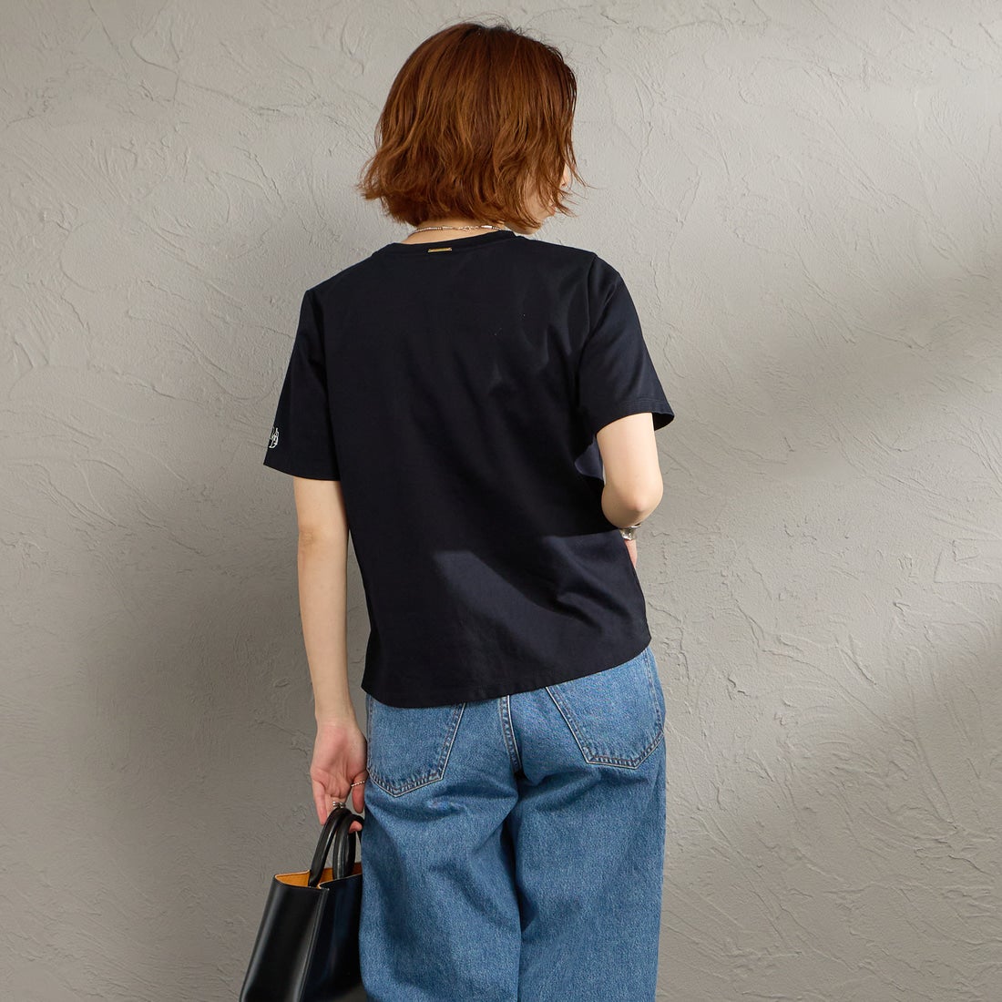 MICA&DEAL [マイカアンドディール] ワンポイント刺繍Tシャツ [0126109048] D/NAVY &&モデル身長：158cm 着用サイズ：F&&