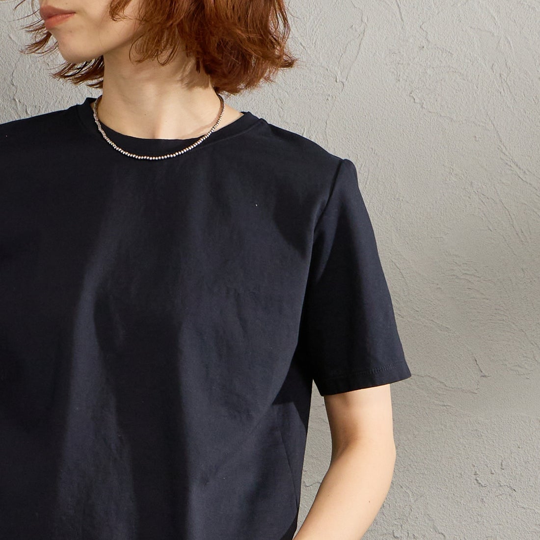 MICA&DEAL [マイカアンドディール] ワンポイント刺繍Tシャツ [0126109048] D/NAVY &&モデル身長：158cm 着用サイズ：F&&