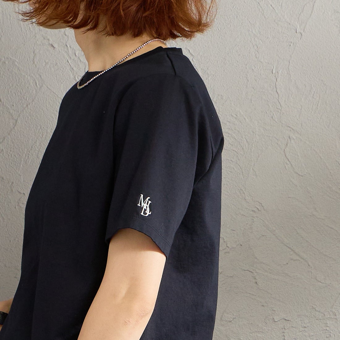 MICA&DEAL [マイカアンドディール] ワンポイント刺繍Tシャツ [0126109048] D/NAVY &&モデル身長：158cm 着用サイズ：F&&
