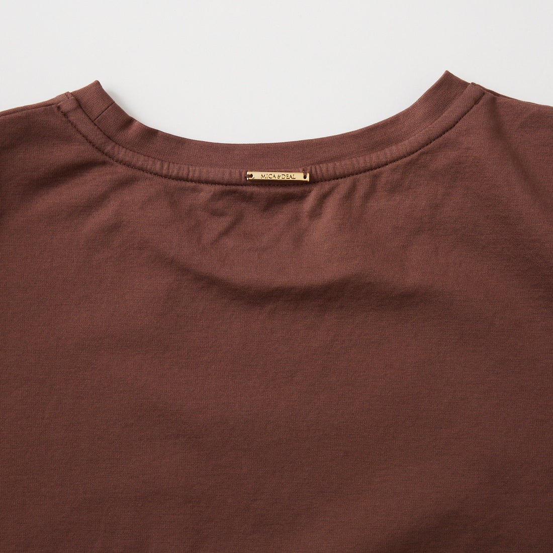MICA&DEAL [マイカアンドディール] ワンポイント刺繍Tシャツ [0126109048] BROWN