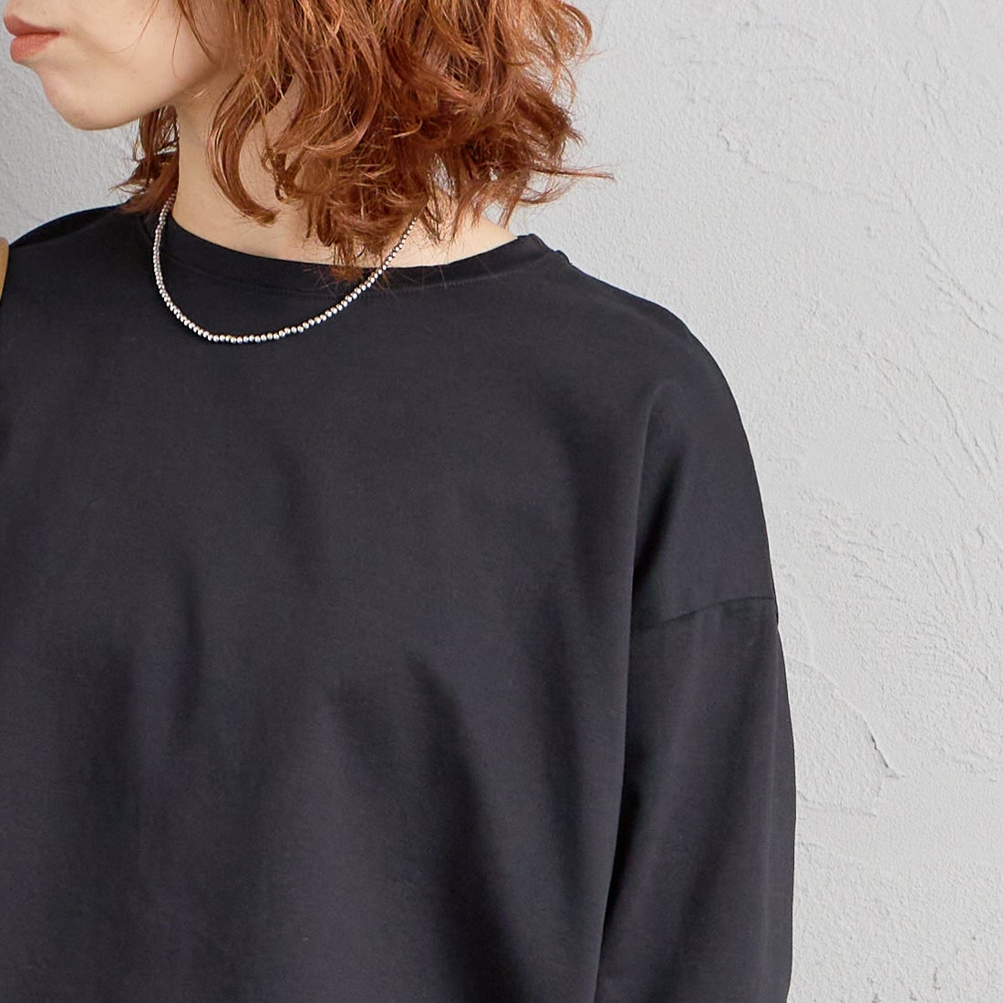 MICA&DEAL [マイカアンドディール] ワンポイント刺繍ロングTシャツ [0126109049] BLACK &&モデル身長：158cm 着用サイズ：F&&