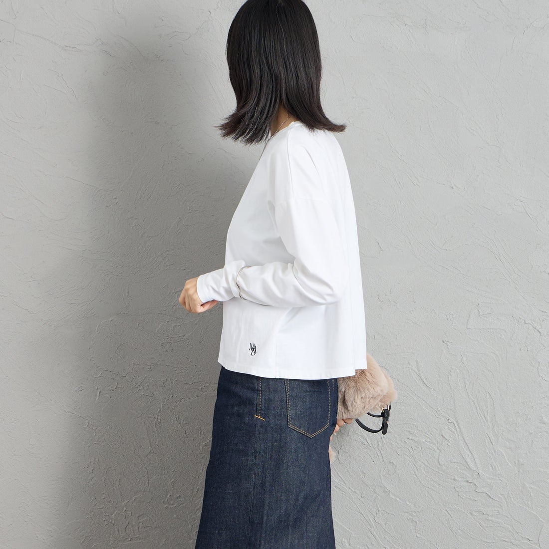MICA&DEAL [マイカアンドディール] ワンポイント刺繍ロングTシャツ [0126109049] WHITE &&モデル身長：162cm 着用サイズ：F&&