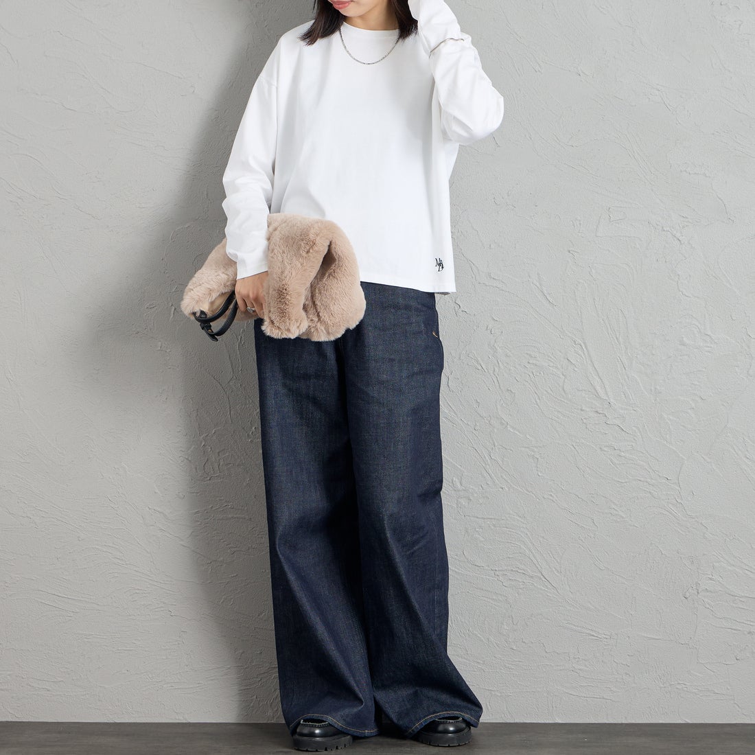 MICA&DEAL [マイカアンドディール] ワンポイント刺繍ロングTシャツ [0126109049] WHITE &&モデル身長：162cm 着用サイズ：F&&