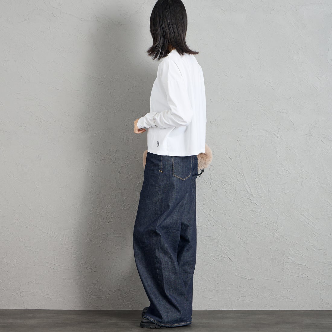 MICA&DEAL [マイカアンドディール] ワンポイント刺繍ロングTシャツ [0126109049] WHITE &&モデル身長：162cm 着用サイズ：F&&