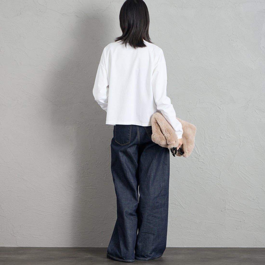 MICA&DEAL [マイカアンドディール] ワンポイント刺繍ロングTシャツ [0126109049] WHITE &&モデル身長：162cm 着用サイズ：F&&