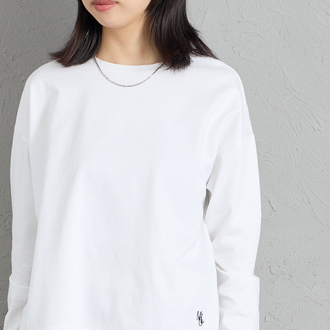 MICA&DEAL [マイカアンドディール] ワンポイント刺繍ロングTシャツ [0126109049] WHITE &&モデル身長：162cm 着用サイズ：F&&