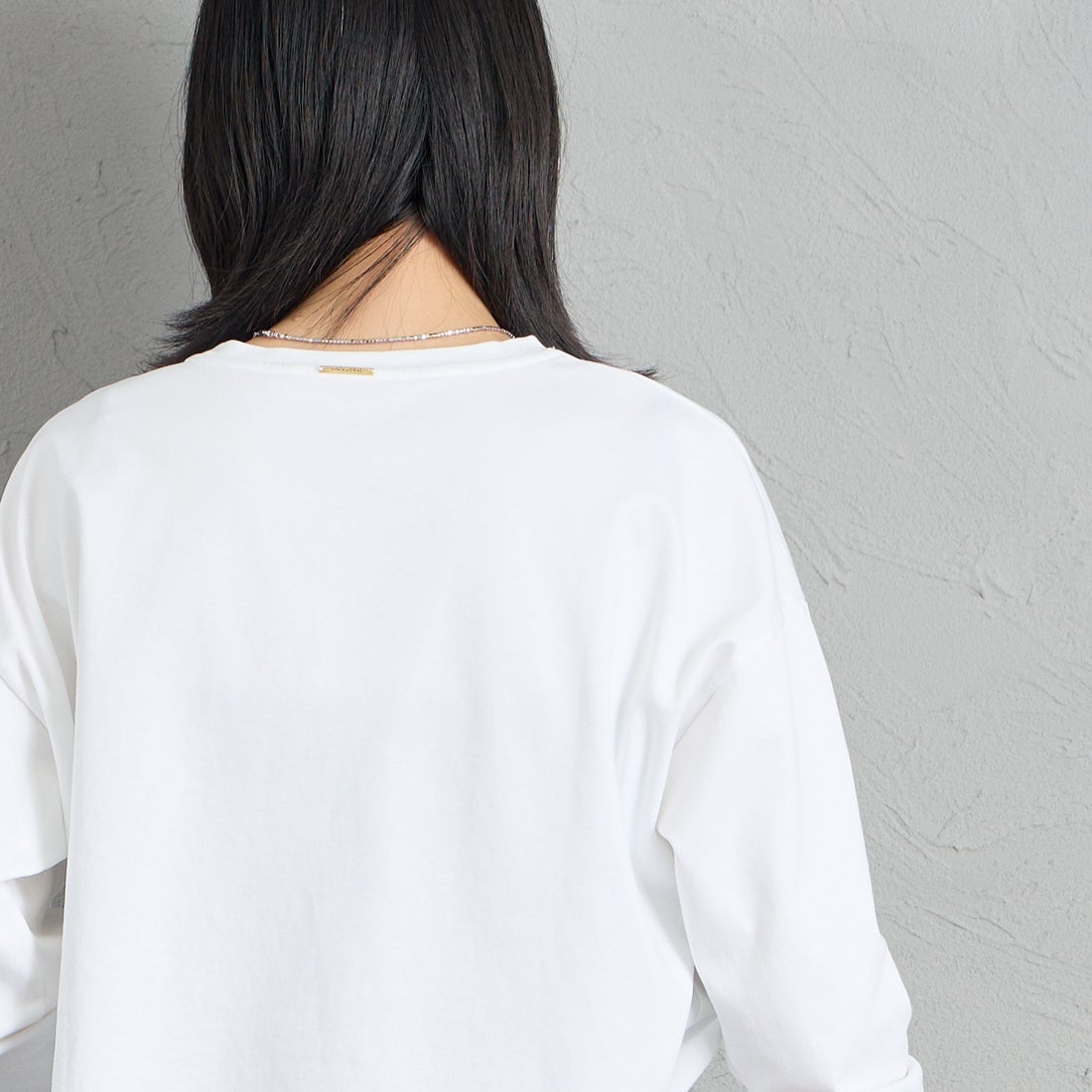 MICA&DEAL [マイカアンドディール] ワンポイント刺繍ロングTシャツ [0126109049] WHITE &&モデル身長：162cm 着用サイズ：F&&