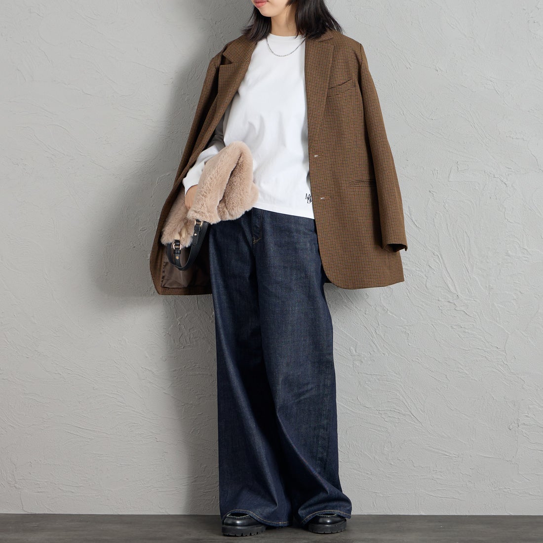 MICA&DEAL [マイカアンドディール] ワンポイント刺繍ロングTシャツ [0126109049] WHITE &&モデル身長：162cm 着用サイズ：F&&