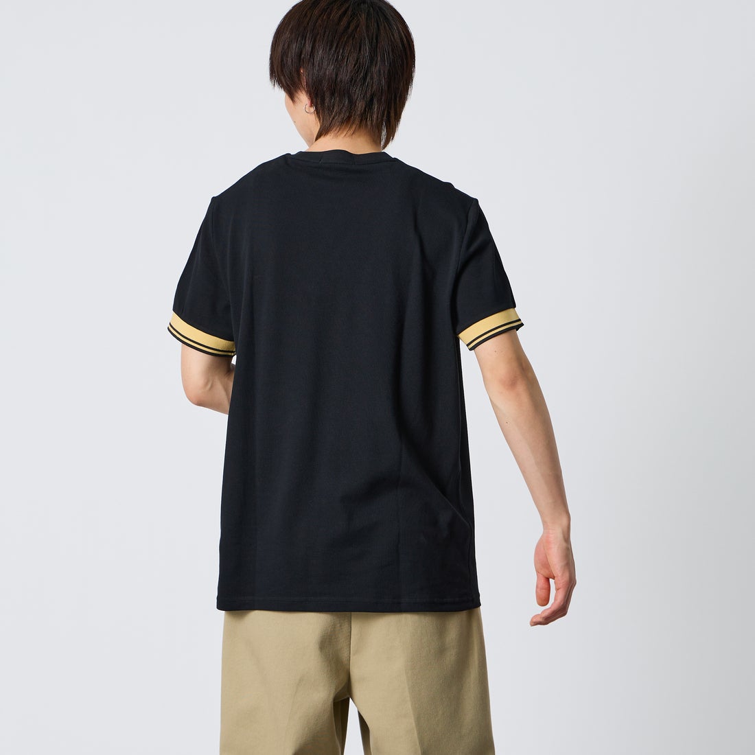 FRED PERRY [フレッドペリー] ワンポイントロゴ刺繍 ツインティップTシャツ [M2396] 90A BLACK &&モデル身長：177cm 着用サイズ：L&&