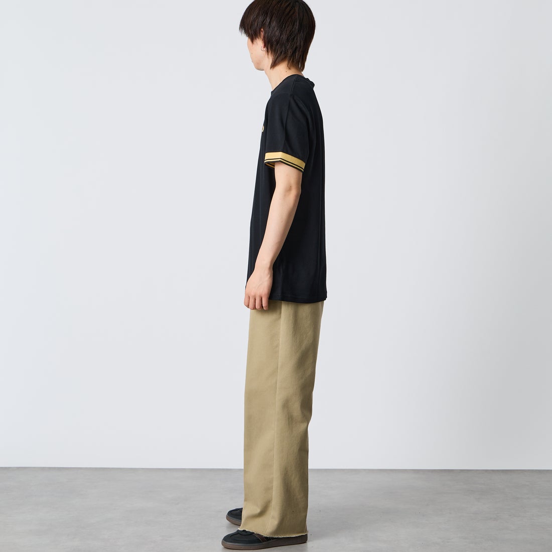 FRED PERRY [フレッドペリー] ワンポイントロゴ刺繍 ツインティップTシャツ [M2396] 90A BLACK &&モデル身長：177cm 着用サイズ：L&&