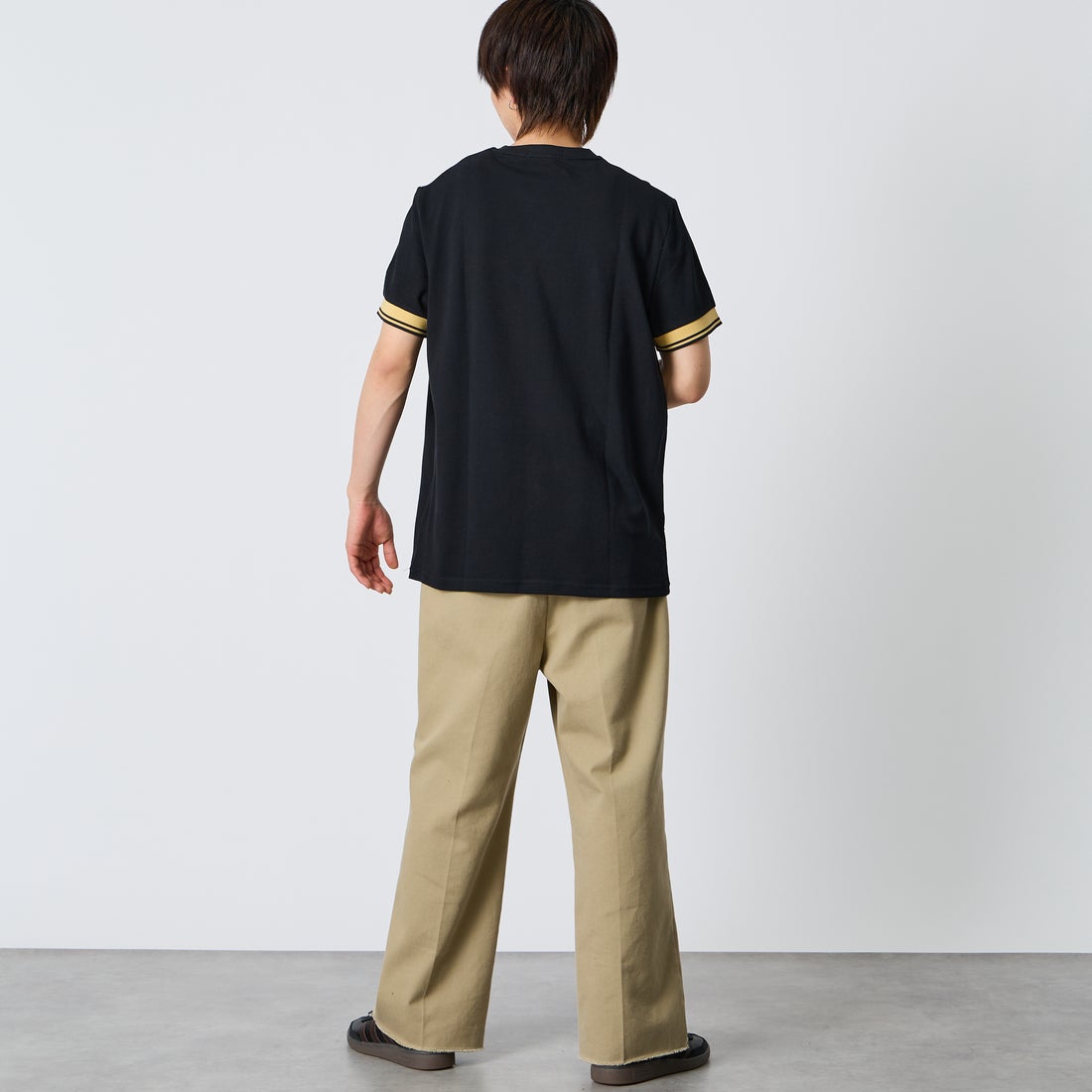 FRED PERRY [フレッドペリー] ワンポイントロゴ刺繍 ツインティップTシャツ [M2396] 90A BLACK &&モデル身長：177cm 着用サイズ：L&&