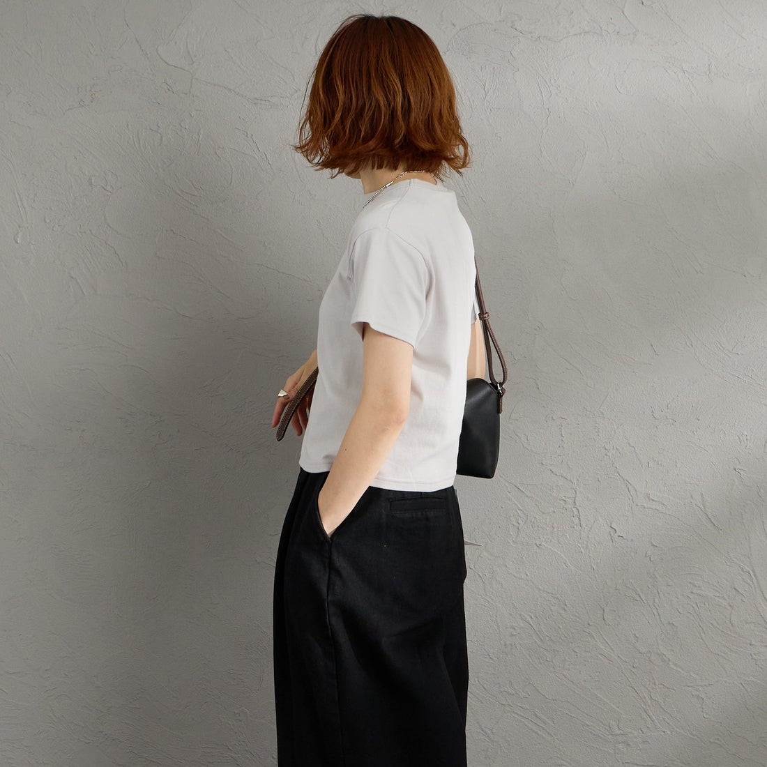 Gymphlex [ジムフレックス] ワンポイントロゴ刺繍 ショート丈Tシャツ [GY-C0539FLK] LT.GREY &&モデル身長：158cm 着用サイズ：14&&