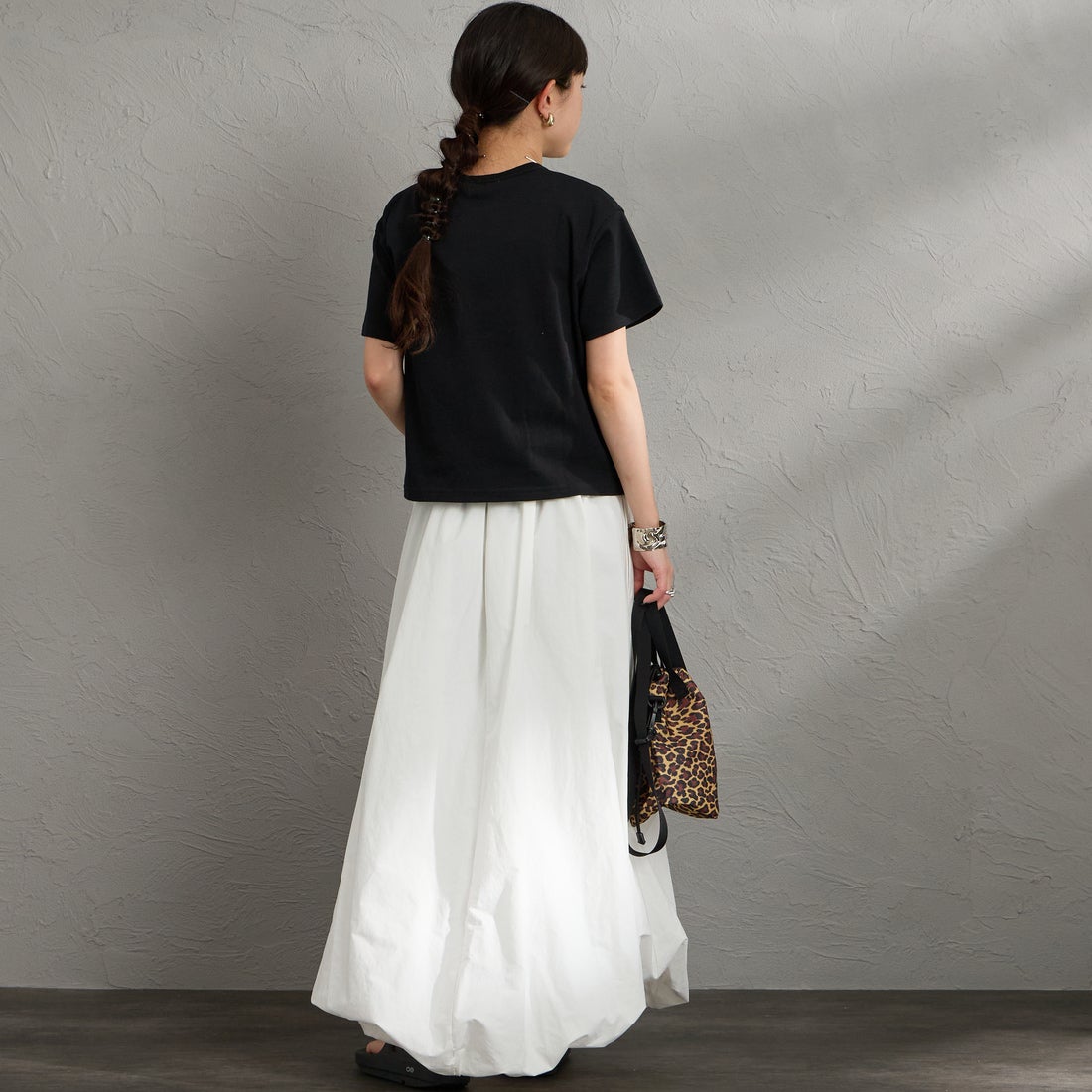 Gymphlex [ジムフレックス] ワンポイントロゴ刺繍 ショート丈Tシャツ [GY-C0539FLK] BLACK &&モデル身長：150cm 着用サイズ：14&&