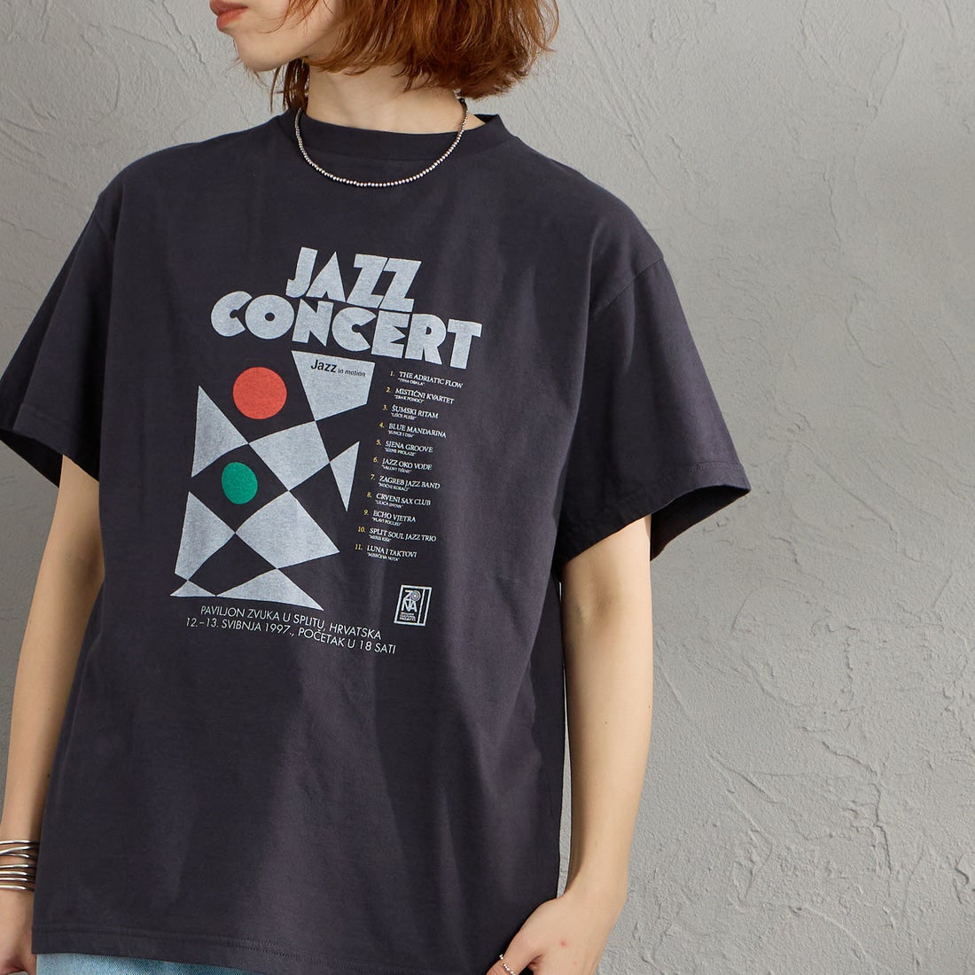 THE SHINZONE [ザ シンゾーン] ジャズコンサートTシャツ [26SMSCU09] 06 GRAY &&モデル身長：158cm 着用サイズ：F0&&