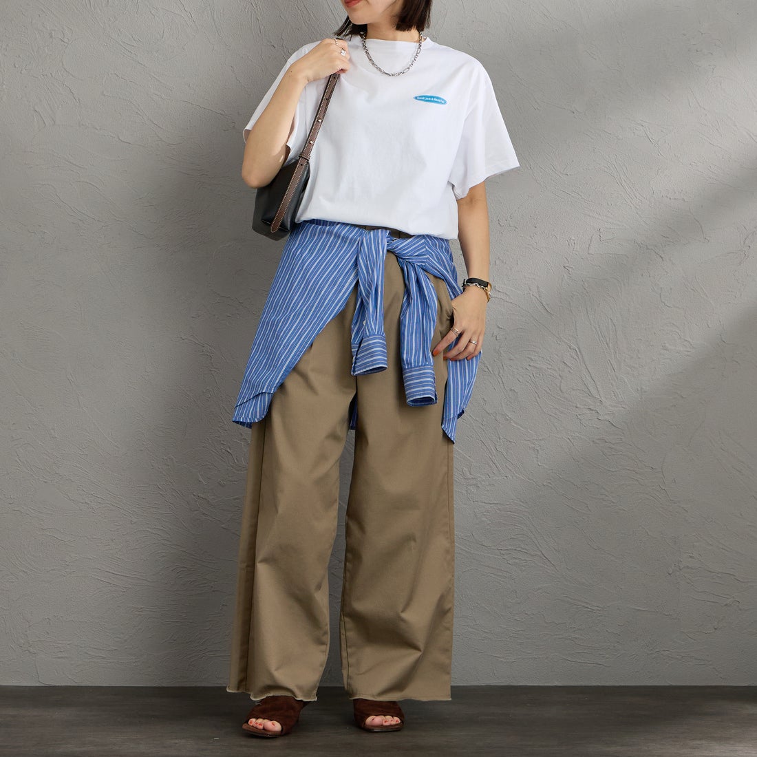 THE SHINZONE [ザ シンゾーン] ビンゴTシャツ [26SMSCU13] 01 WHITE &&モデル身長：160cm 着用サイズ：F0&&