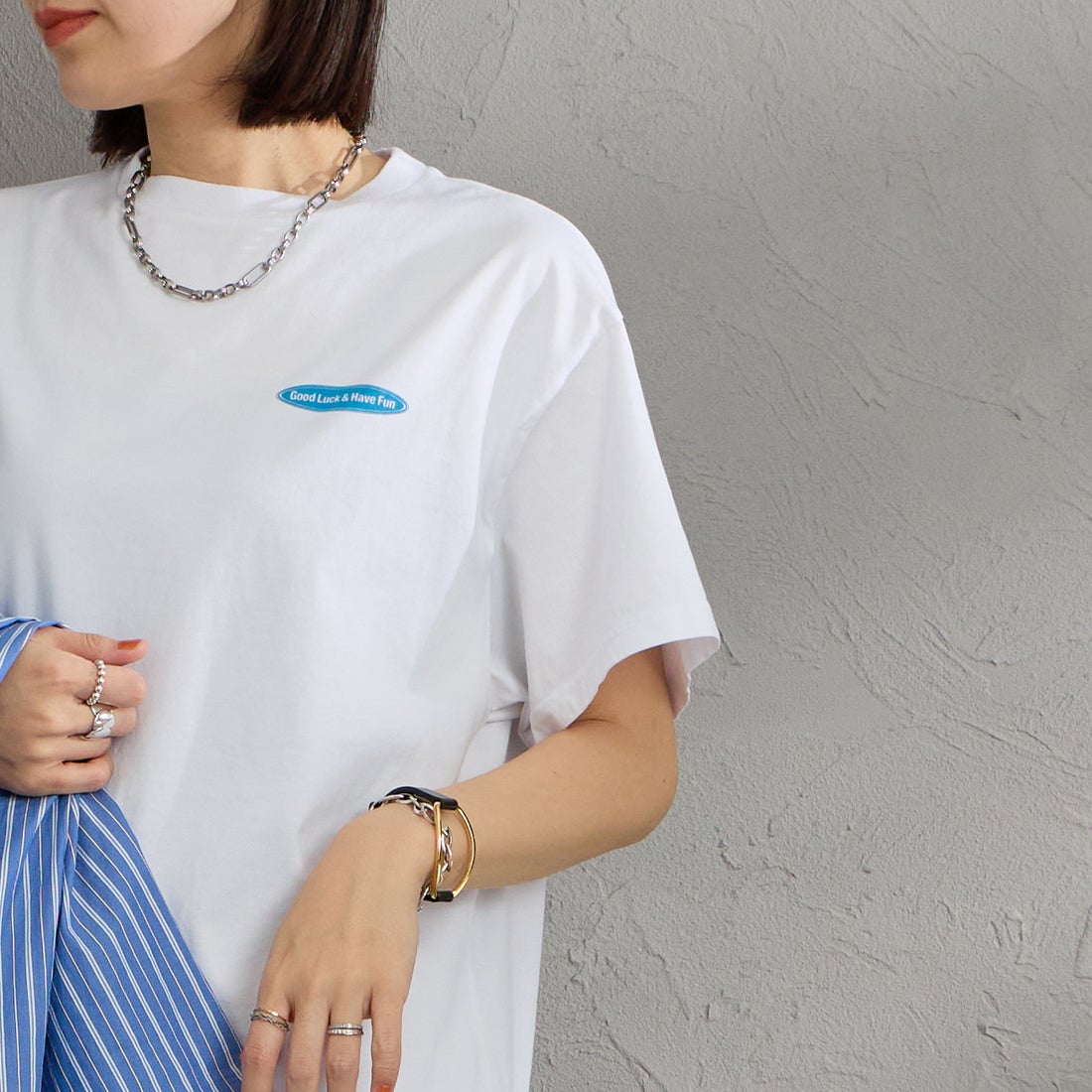 THE SHINZONE [ザ シンゾーン] ビンゴTシャツ [26SMSCU13] 01 WHITE &&モデル身長：160cm 着用サイズ：F0&&