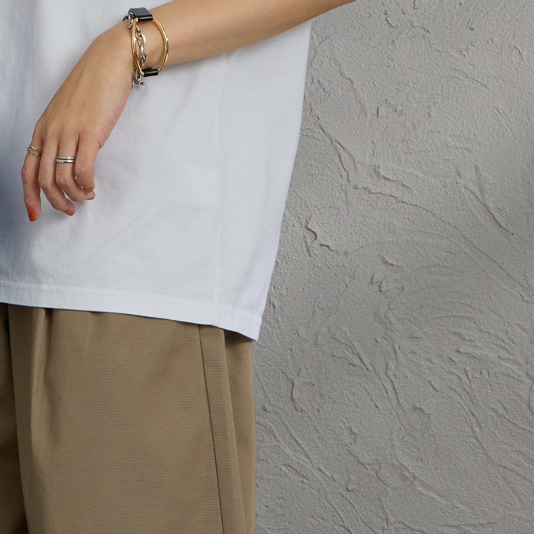 THE SHINZONE [ザ シンゾーン] ビンゴTシャツ [26SMSCU13] 01 WHITE &&モデル身長：160cm 着用サイズ：F0&&