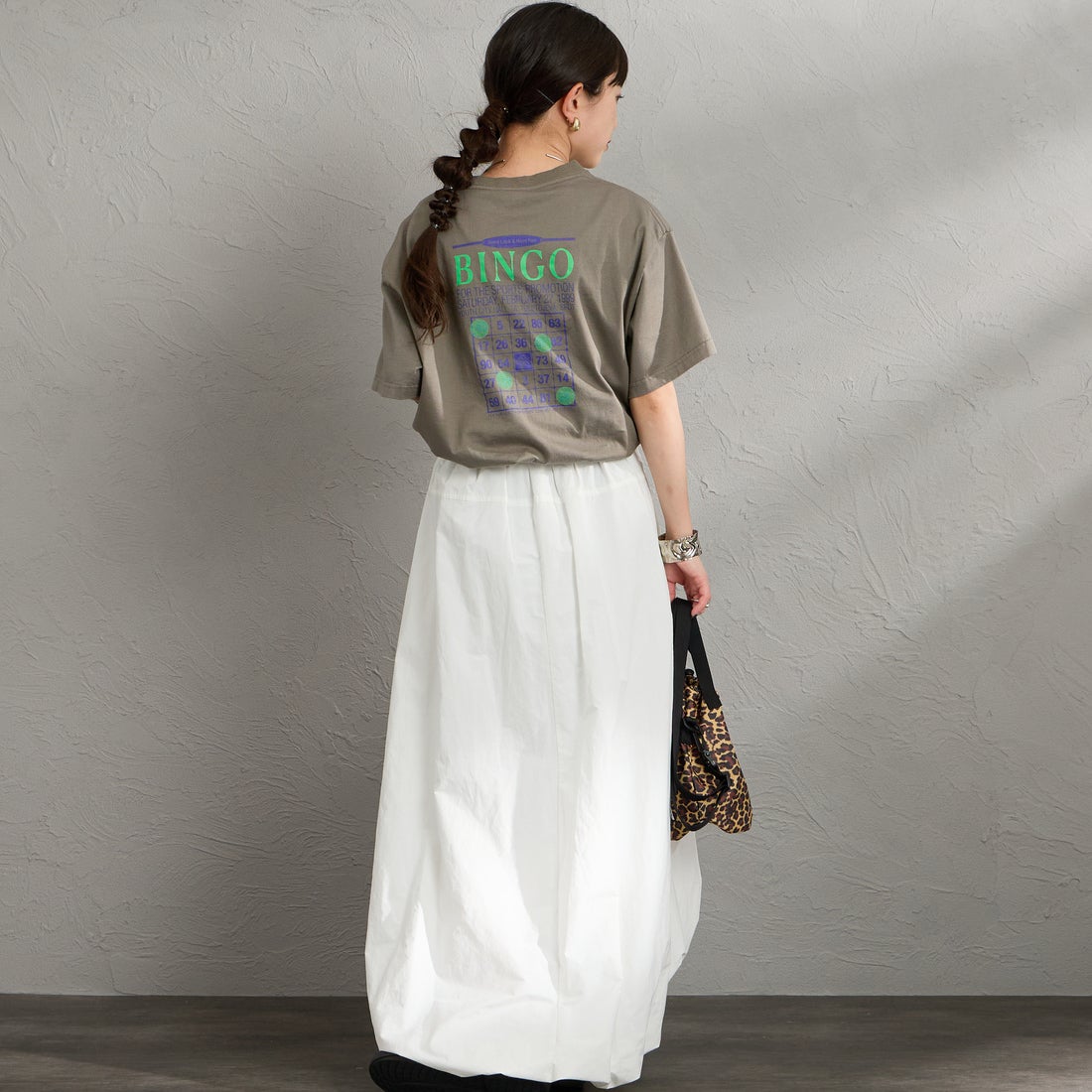 THE SHINZONE [ザ シンゾーン] ビンゴTシャツ [26SMSCU13] 06 GRAY &&モデル身長：150cm 着用サイズ：F0&&