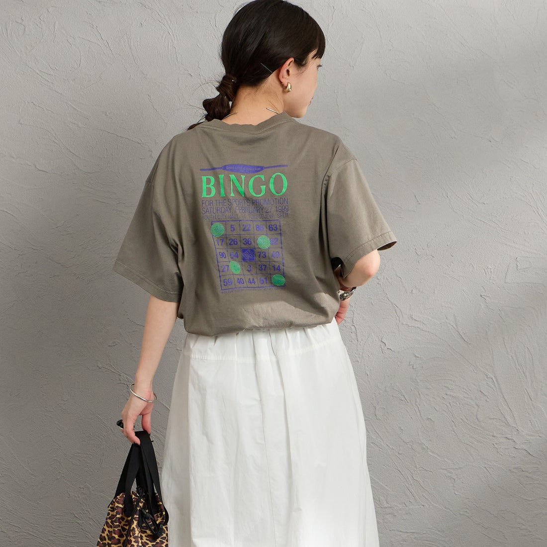 THE SHINZONE [ザ シンゾーン] ビンゴTシャツ [26SMSCU13] 06 GRAY &&モデル身長：150cm 着用サイズ：F0&&