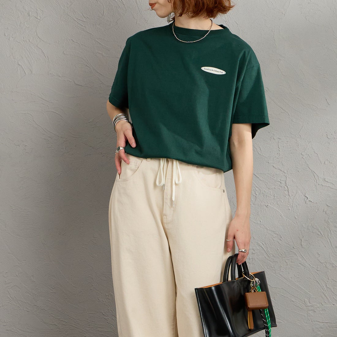 THE SHINZONE [ザ シンゾーン] ビンゴTシャツ [26SMSCU13] 76 D.GREEN &&モデル身長：158cm 着用サイズ：F0&&