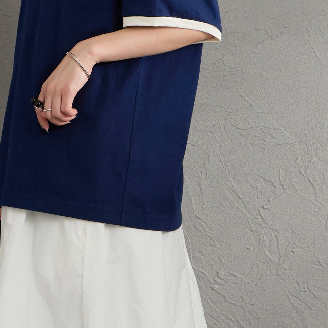 THE SHINZONE [ザ シンゾーン] フレッシュマーケットリンガーTシャツ [26SMSCU12] 85 NAVY &&モデル身長：150cm 着用サイズ：F0&&