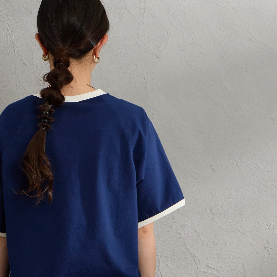 THE SHINZONE [ザ シンゾーン] フレッシュマーケットリンガーTシャツ [26SMSCU12] 85 NAVY &&モデル身長：150cm 着用サイズ：F0&&