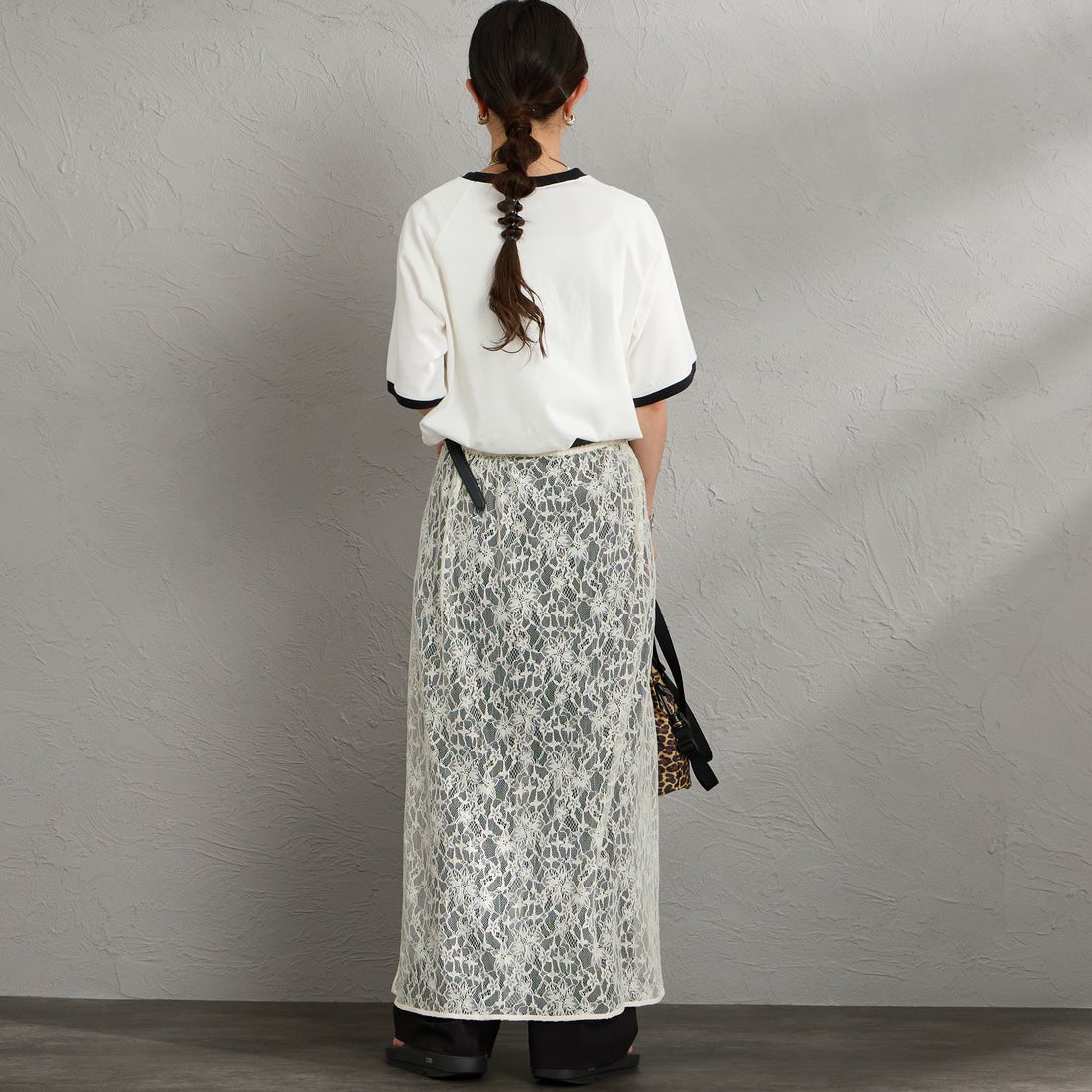 THE SHINZONE [ザ シンゾーン] フレッシュマーケットリンガーTシャツ [26SMSCU12] 01 WHITE &&モデル身長：150cm 着用サイズ：F0&&