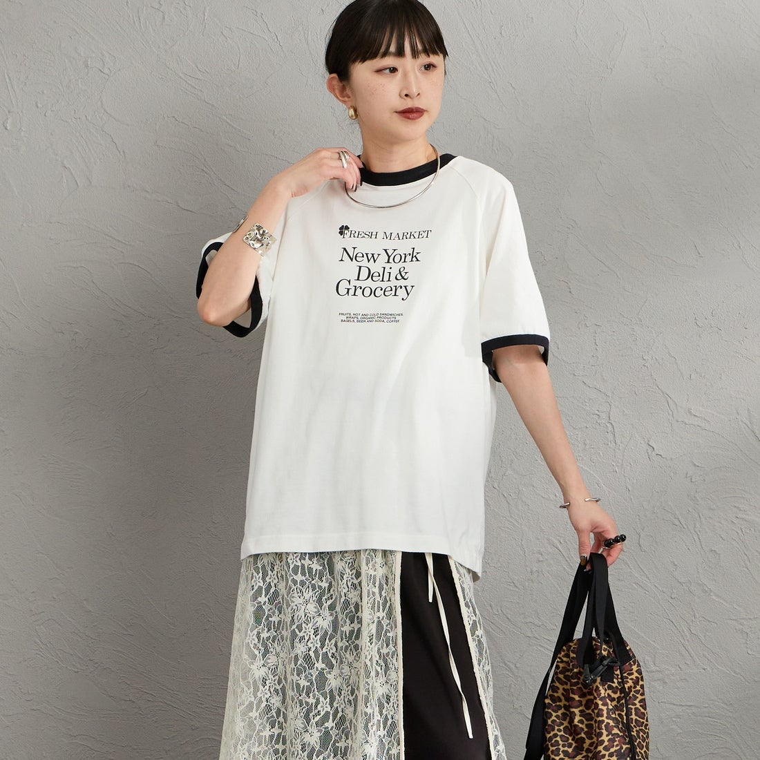 THE SHINZONE [ザ シンゾーン] フレッシュマーケットリンガーTシャツ [26SMSCU12] 01 WHITE &&モデル身長：150cm 着用サイズ：F0&&