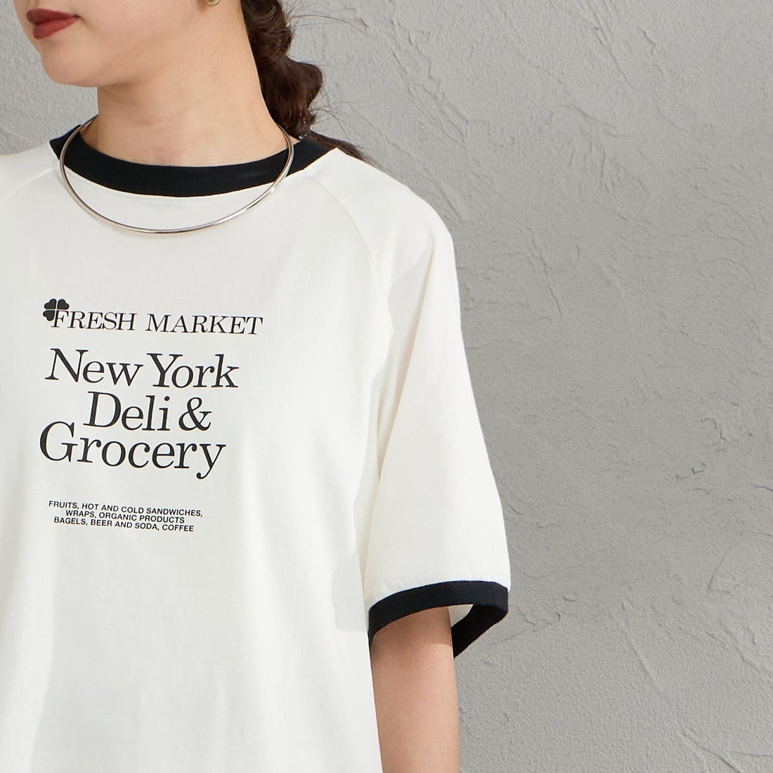 THE SHINZONE [ザ シンゾーン] フレッシュマーケットリンガーTシャツ [26SMSCU12] 01 WHITE &&モデル身長：150cm 着用サイズ：F0&&