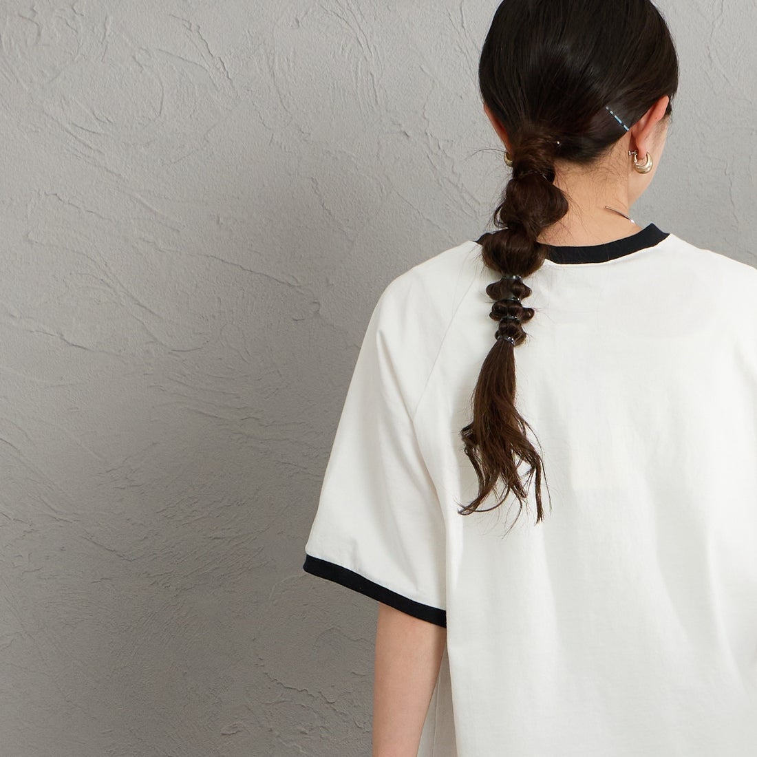 THE SHINZONE [ザ シンゾーン] フレッシュマーケットリンガーTシャツ [26SMSCU12] 01 WHITE &&モデル身長：150cm 着用サイズ：F0&&