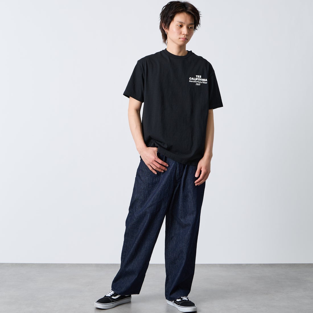 The Endless Summer [エンドレスサマー] 別注 バックロゴプリントTシャツ [FH-26574505-JF] BLACK &&モデル身長：177cm 着用サイズ：XL&&