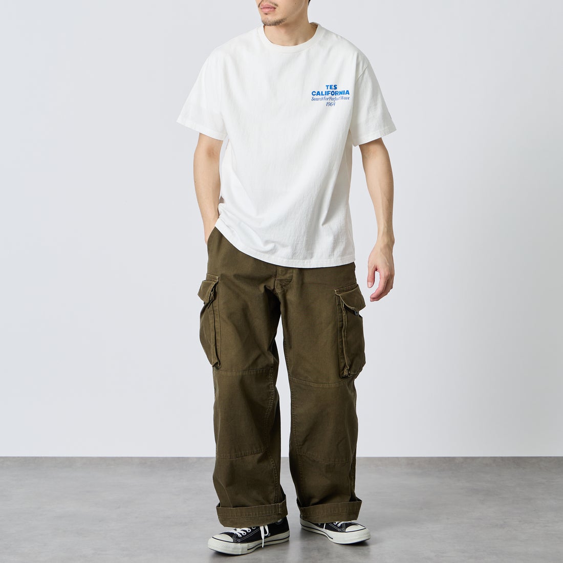 The Endless Summer [エンドレスサマー] 別注 バックロゴプリントTシャツ [FH-26574505-JF] WHITE &&モデル身長：168cm 着用サイズ：L&&