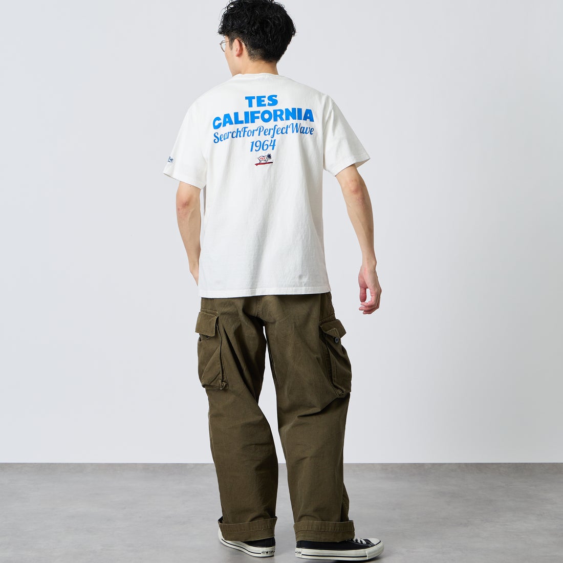 The Endless Summer [エンドレスサマー] 別注 バックロゴプリントTシャツ [FH-26574505-JF] WHITE &&モデル身長：168cm 着用サイズ：L&&