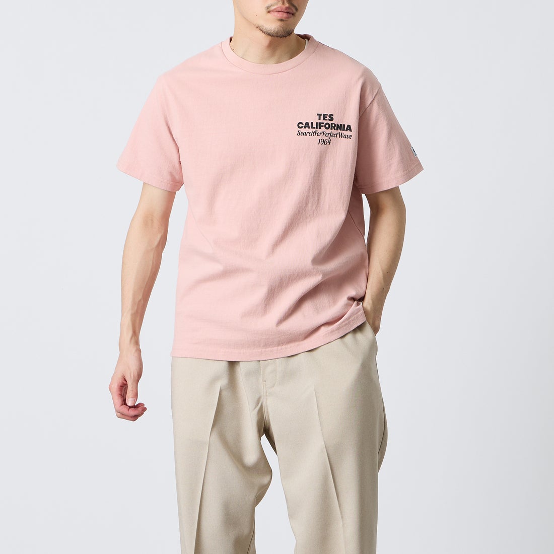 The Endless Summer [エンドレスサマー] 別注 バックロゴプリントTシャツ [FH-26574505-JF] PINK &&モデル身長：168cm 着用サイズ：M&&