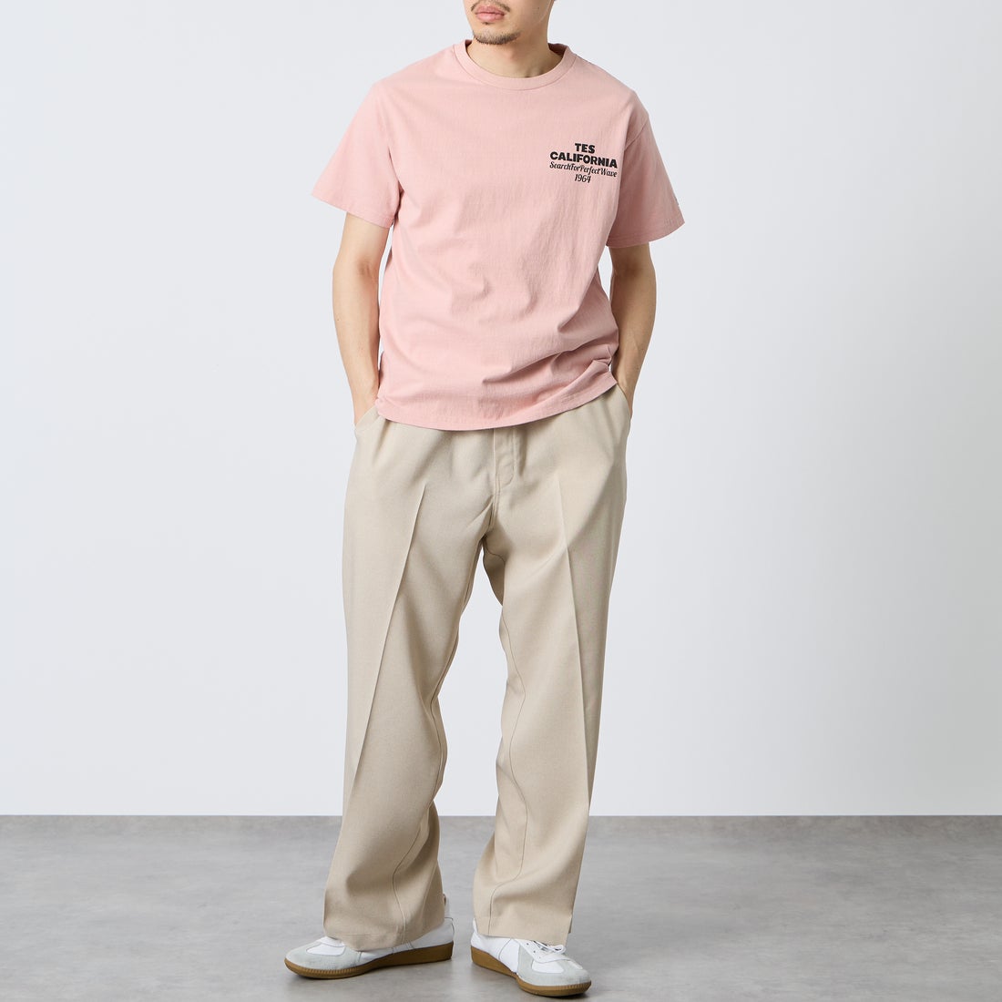 The Endless Summer [エンドレスサマー] 別注 バックロゴプリントTシャツ [FH-26574505-JF] PINK &&モデル身長：168cm 着用サイズ：M&&