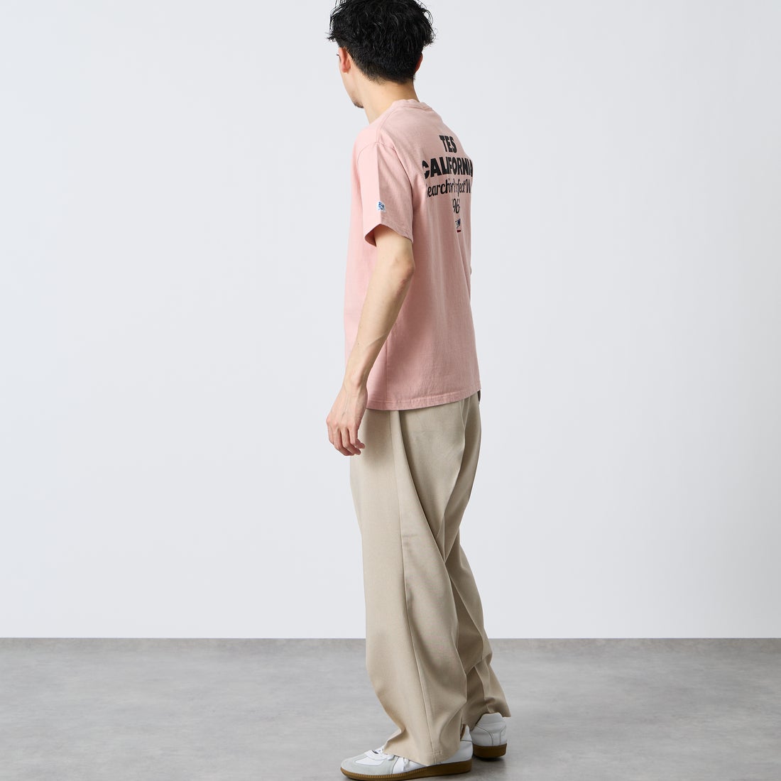 The Endless Summer [エンドレスサマー] 別注 バックロゴプリントTシャツ [FH-26574505-JF] PINK &&モデル身長：168cm 着用サイズ：M&&