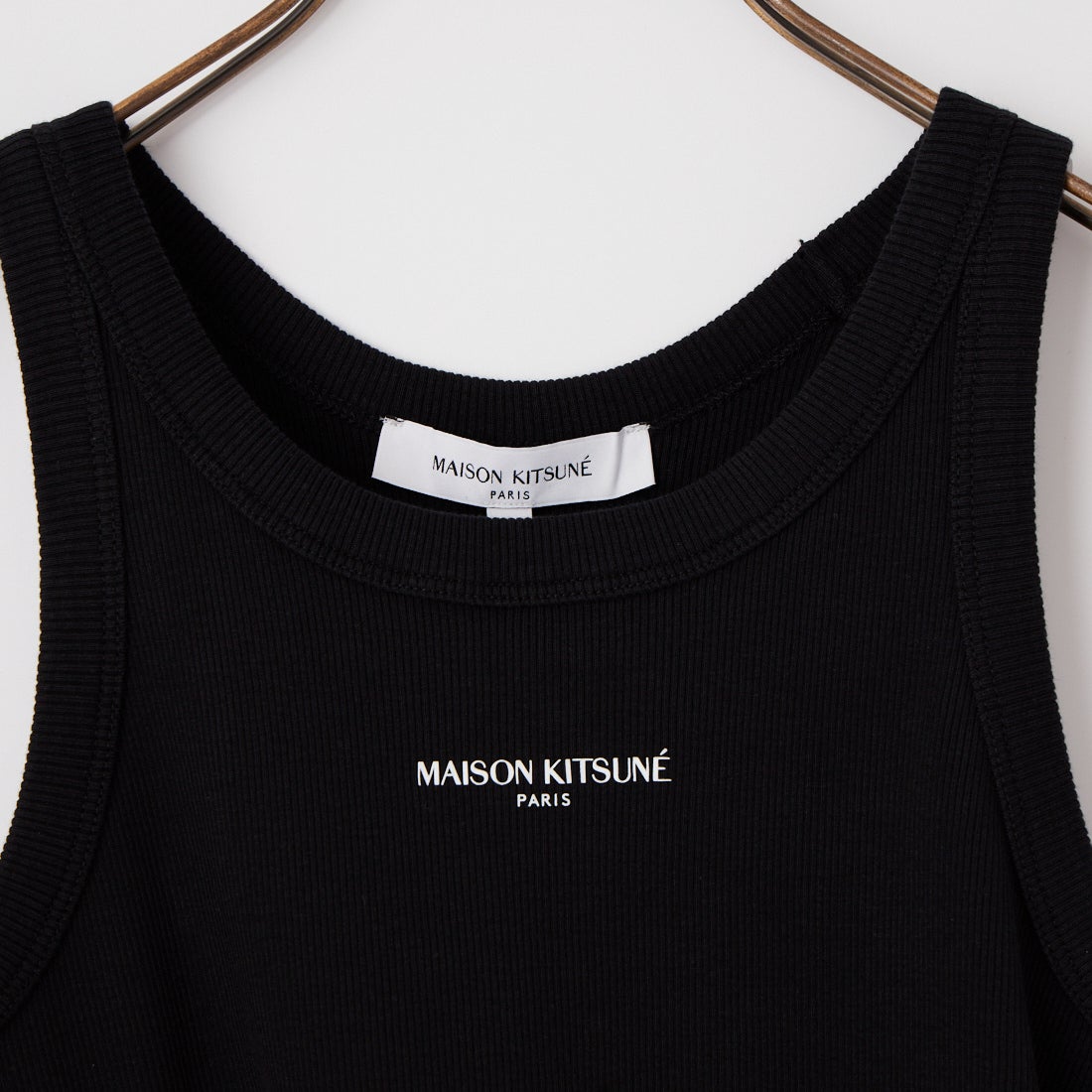 メゾンキツネ タンクトップ MAISON KITUNE ブラック MAISON KITSUNE（メゾン キツネ） タンクトップ BABY FOX RIBBED