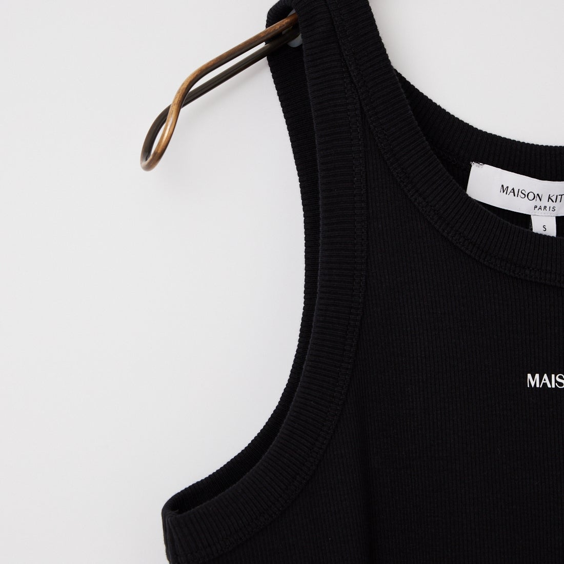 MAISON KITSUNE [メゾン キツネ] MAISON KITSUNE PARIS リブタンクトップ [QW00600KA0033] P199 BLACK