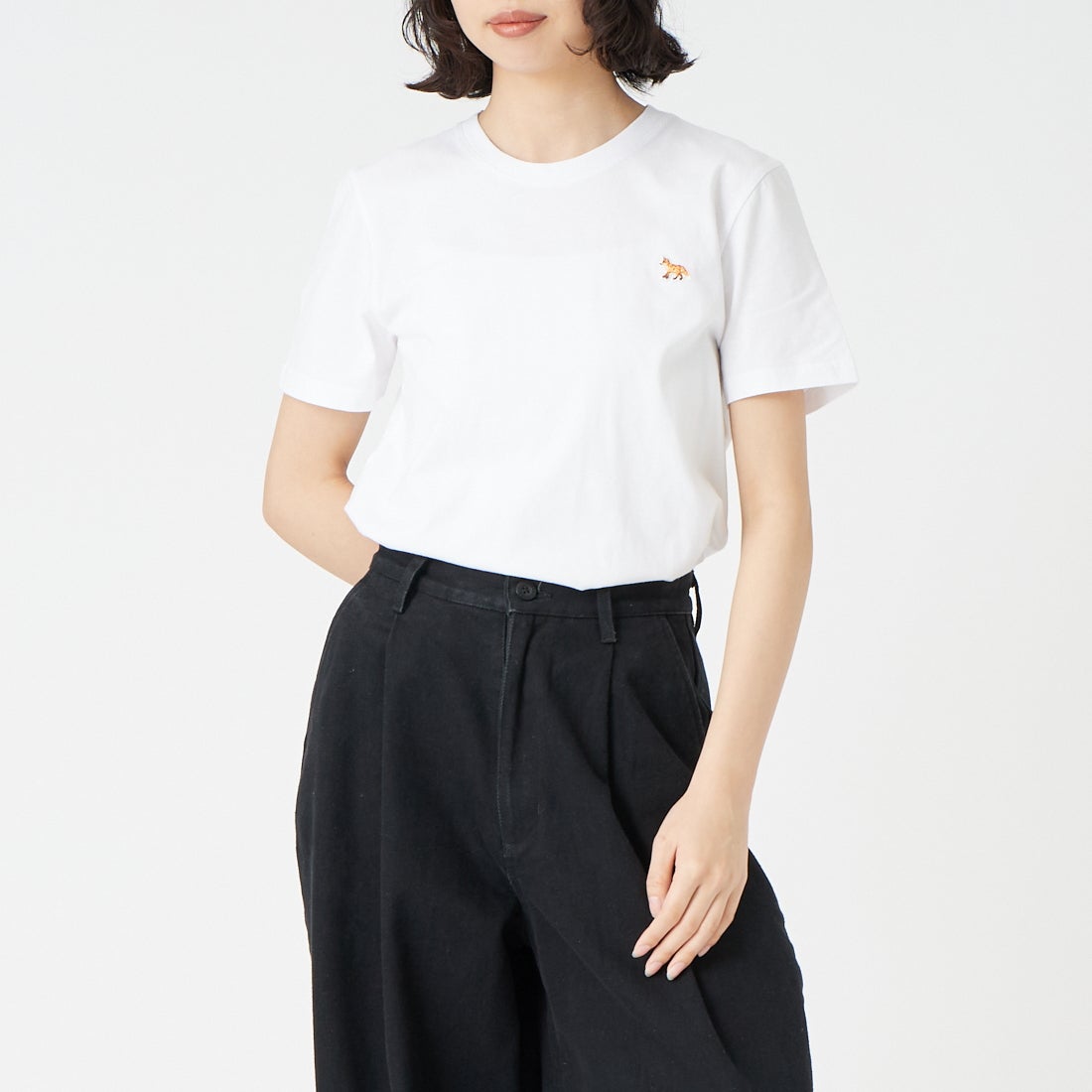 MAISON KITSUNE [メゾン キツネ] ベビーフォックス レギュラーTシャツ [PW00115KJ7026] P100 WHITE &&モデル身長：162cm 着用サイズ：S&&