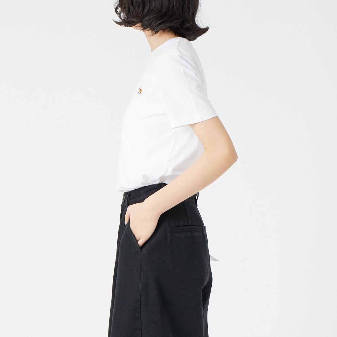 MAISON KITSUNE [メゾン キツネ] ベビーフォックス レギュラーTシャツ [PW00115KJ7026] P100 WHITE &&モデル身長：162cm 着用サイズ：S&&