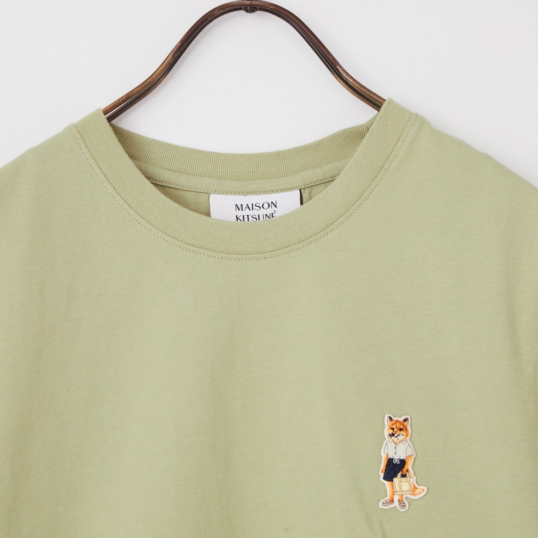 MAISON KITSUNE [メゾン キツネ] ドレスドフォックスベビーTシャツ [QW00113KJ7026] 0451 DUSTY