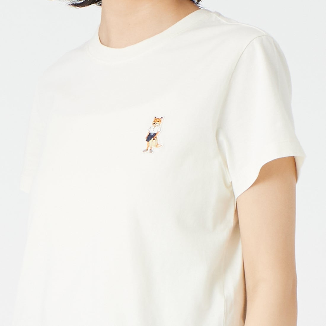 MAISON KITSUNE [メゾン キツネ] ドレスドフォックスベビーTシャツ [QW00113KJ7026] 0443 DOVE &&モデル身長：162cm 着用サイズ：S&&